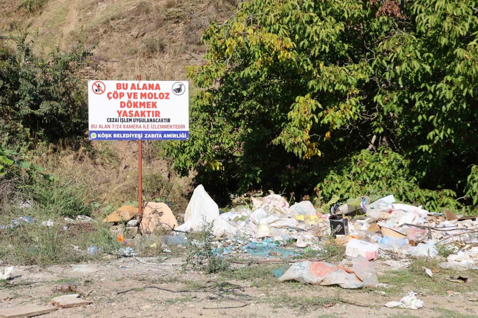 duyarsiz-vatandaslar-uyari-tabelalarina-aldiris-etmedi