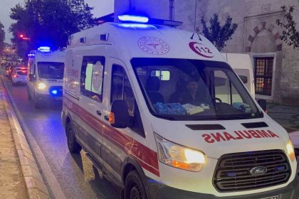 edirnede-motosiklet-refuje-carpti-2-yarali