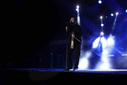 ekin-uzunlar-nigdede-unutulmaz-bir-konser-verdi