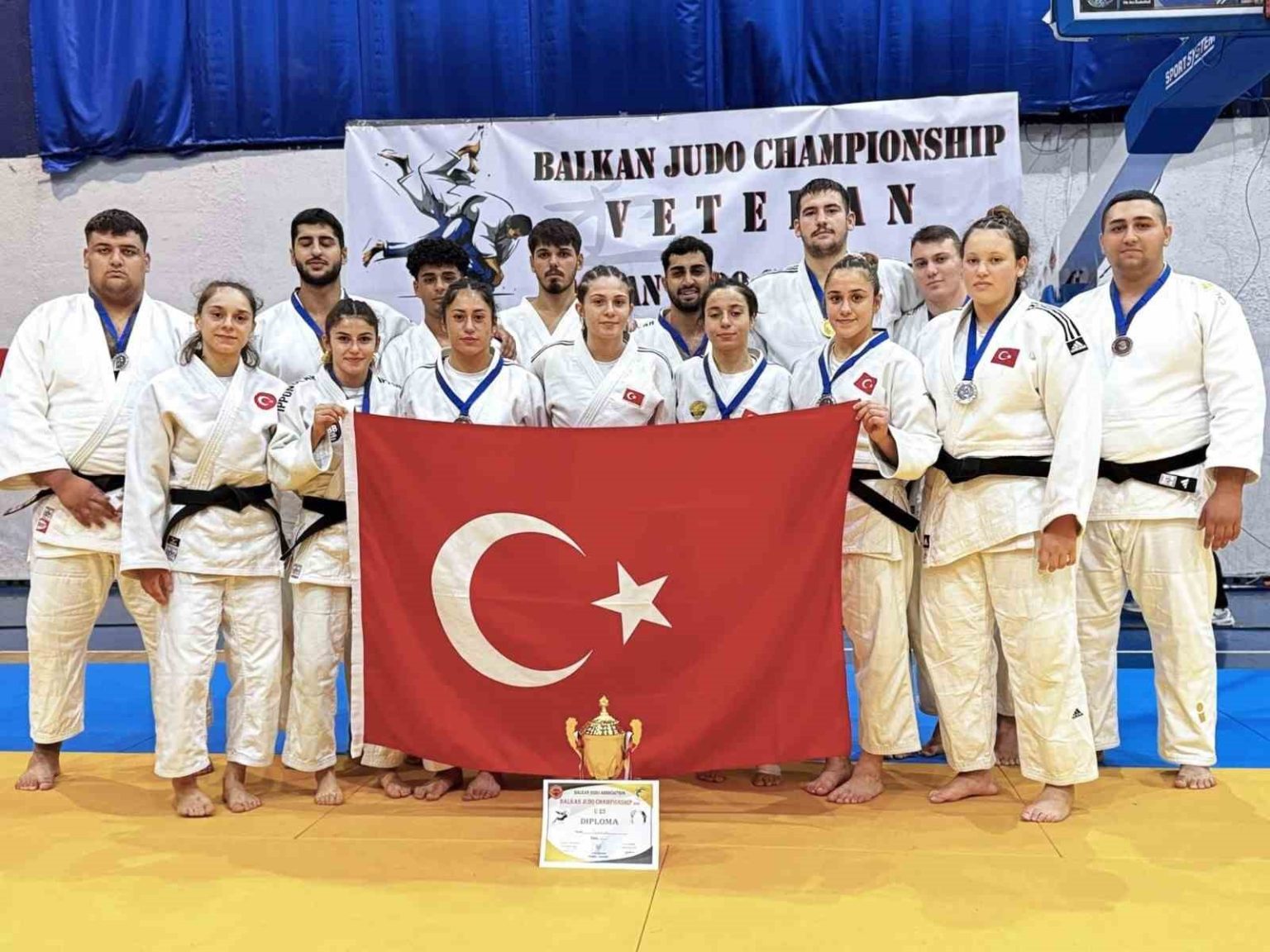 enes-pinar-bir-ayda-iki-kez-balkanlari-fethetti