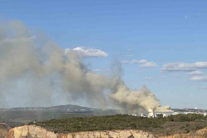 gebzede-fabrika-bahcesinde-korkutan-yangin