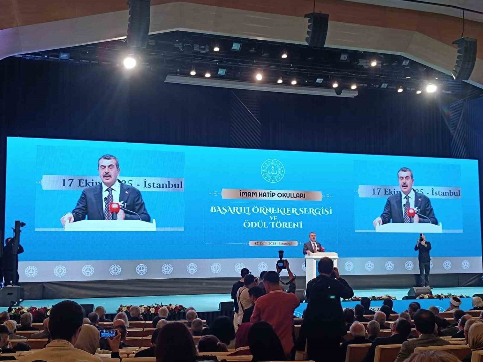 gediz-kiz-anadolu-imam-hatip-lisesinin-kirik-cerceve-adli-kisa-filmi-turkiye-birincisi-oldu