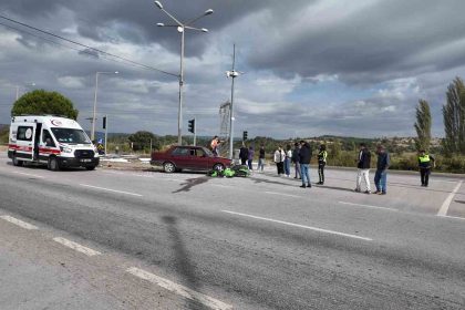 gedizde-kirmizi-isik-ihlali-yaralamali-trafik-kazasini-sebep-oldu