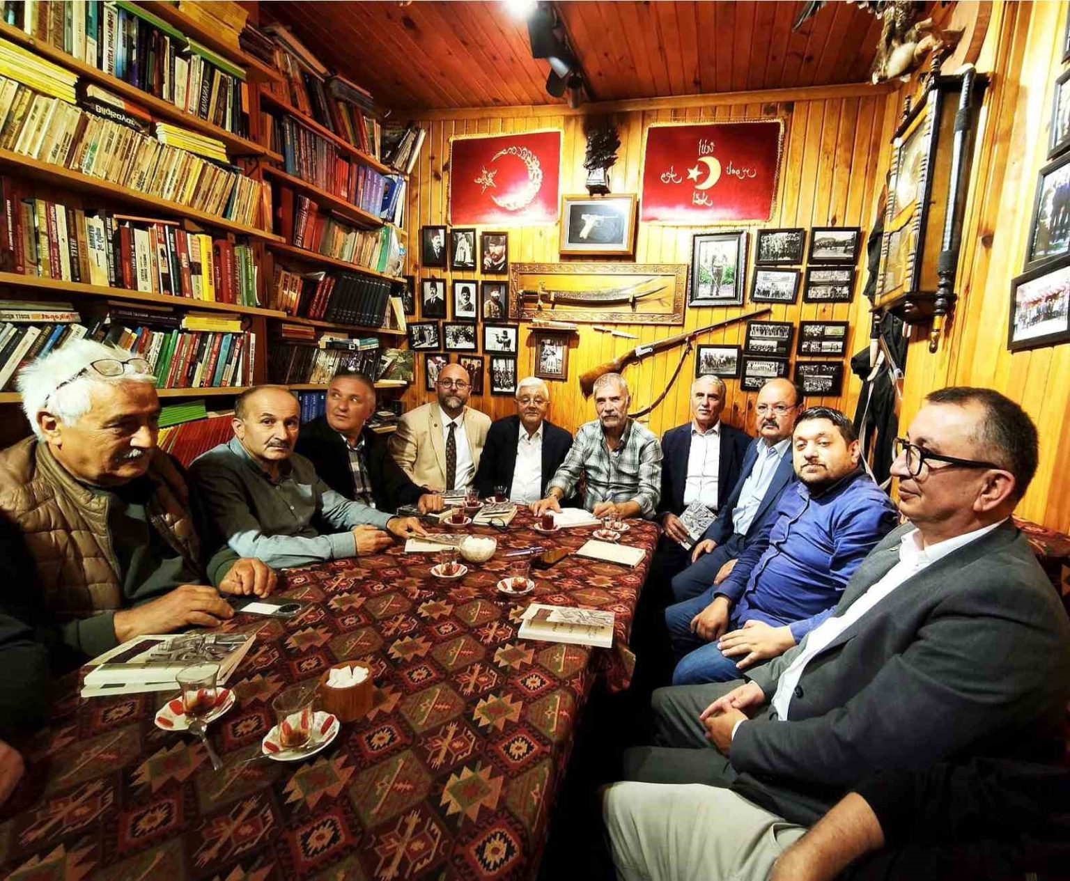 giresunda-bu-kafe-musterilerini-zamanda-yolculuga-cikariyor