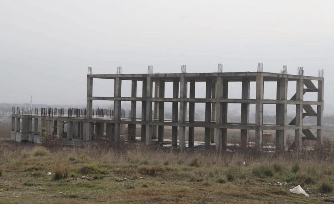 gonende-fakulte-insaati-yillardir-tamamlanamiyor-hayirsever-destegiyle-baslatilan-proje-sessizlige-burundu