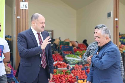 gulpinar-yenilenen-pazarda-esnafla-bir-araya-geldi