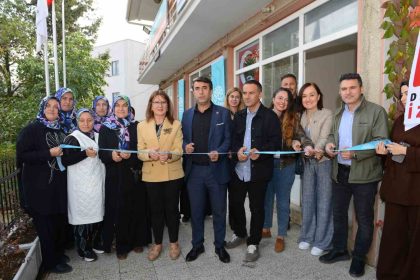 hasanaga-mahallesi-kadin-yardimlasma-ve-dayanisma-dernegi-hizmete-acildi