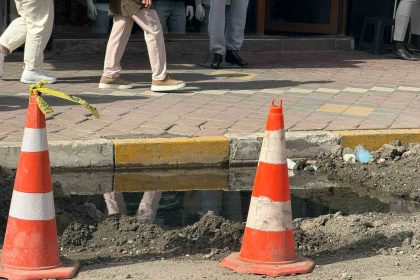 igdirda-su-patlagi-bir-aydir-bosa-akiyor-vatandas-tepkili