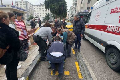 insanlik-olmemis-fenalasip-yere-dusen-kisiye-ilk-yardim-vatandaslardan