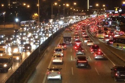 istanbulda-haftanin-ilk-mesai-gununde-aksam-trafigi-yuzde-78e-ulasti