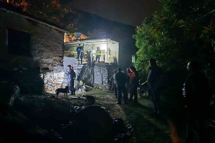 izmirde-aile-faciasi-oglunu-oldurdu-esini-agir-yaraladi