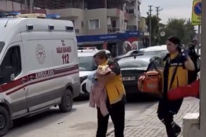 izmirde-camii-avlusunda-bebek-bulundu