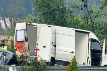 izmirde-zincirleme-trafik-kazasi-1-olu-3-yarali