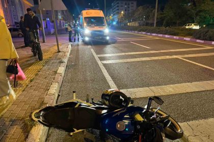 karsidan-karsiya-gecmeye-calisan-yayaya-motosiklet-carpti-2-yarali