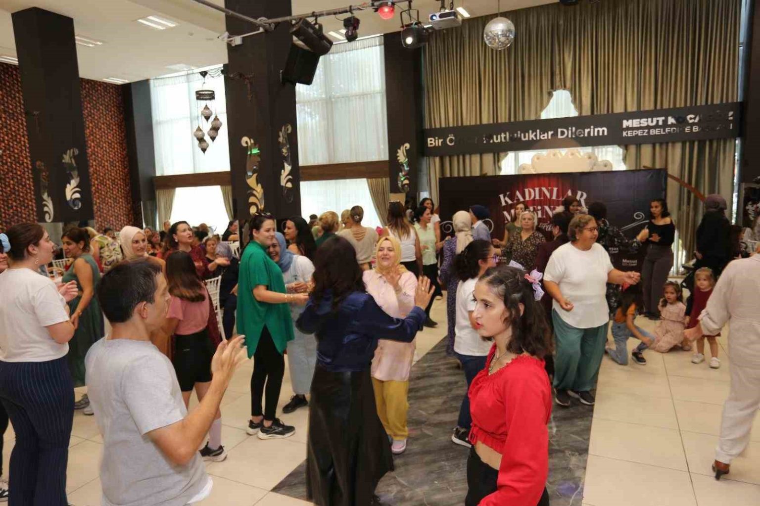 kepezli-kadinlar-matinede-bulustu