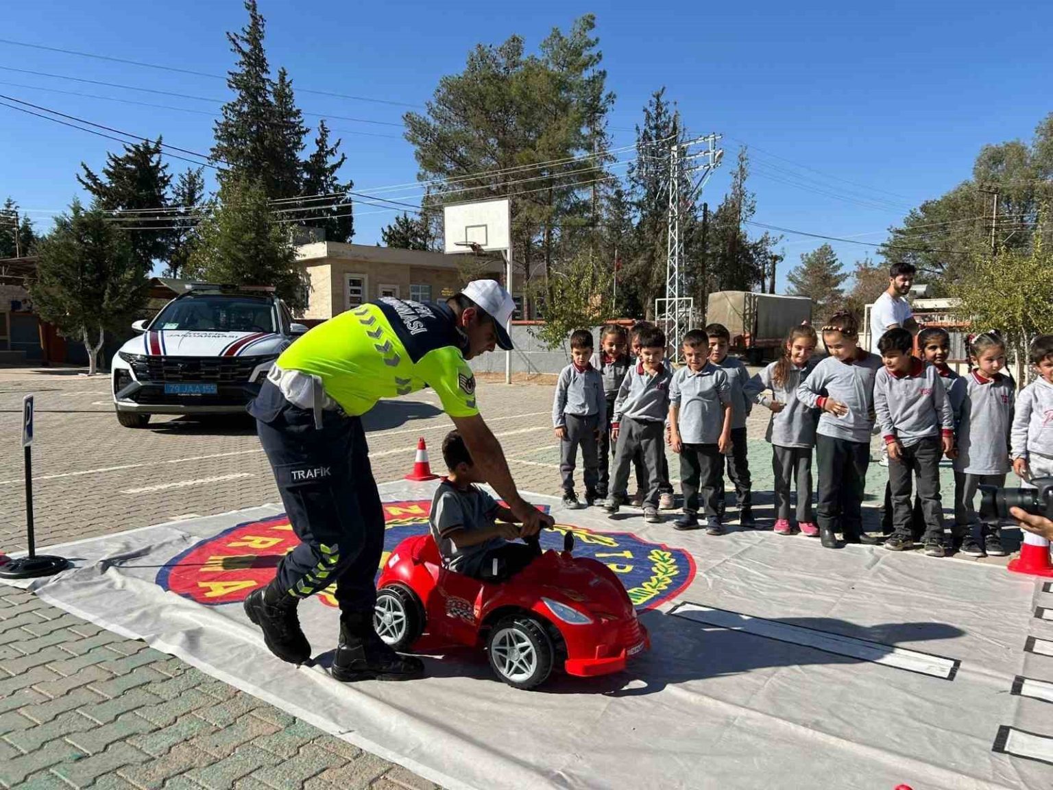 kiliste-ilkokul-ogrencilerine-mobil-trafik-araciyla-egitim-verildi