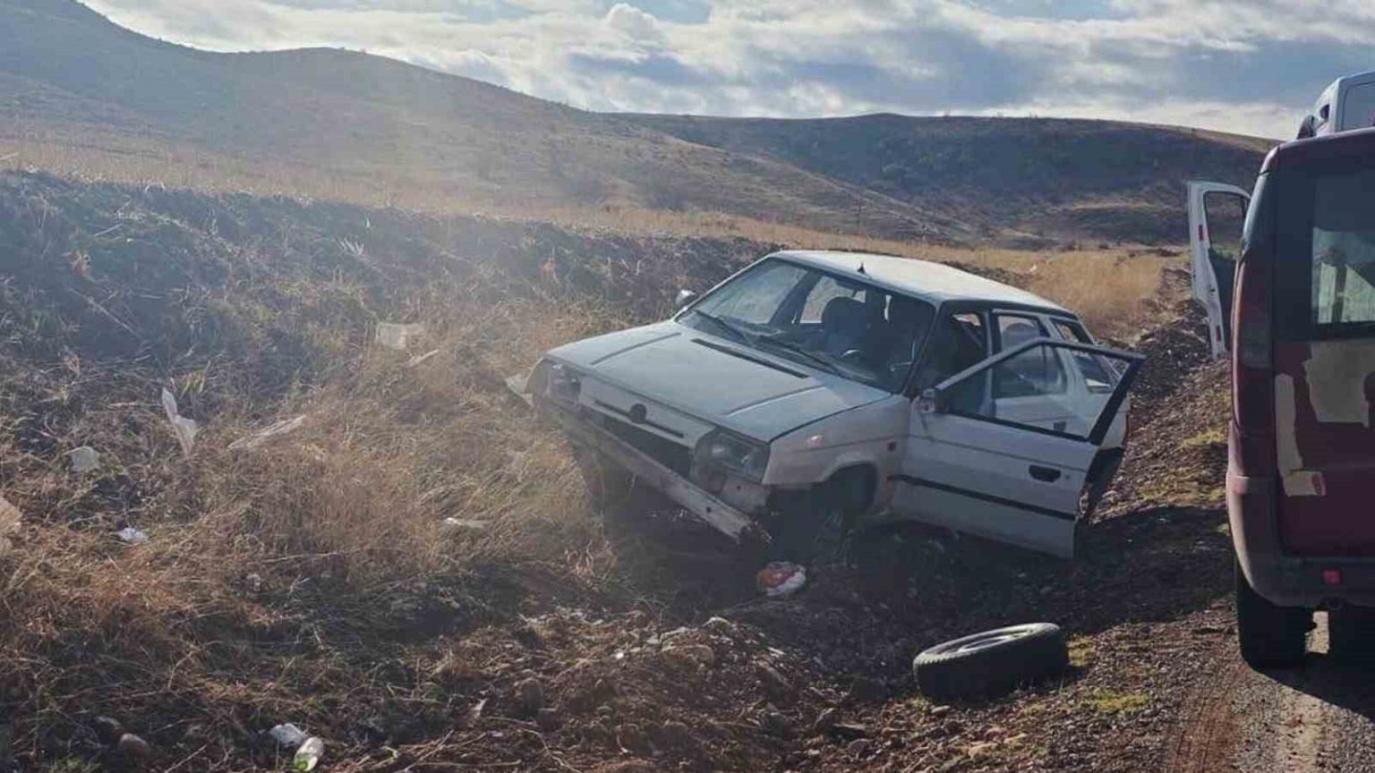 kirikkalede-otomobil-sarampole-devrildi-2-yarali