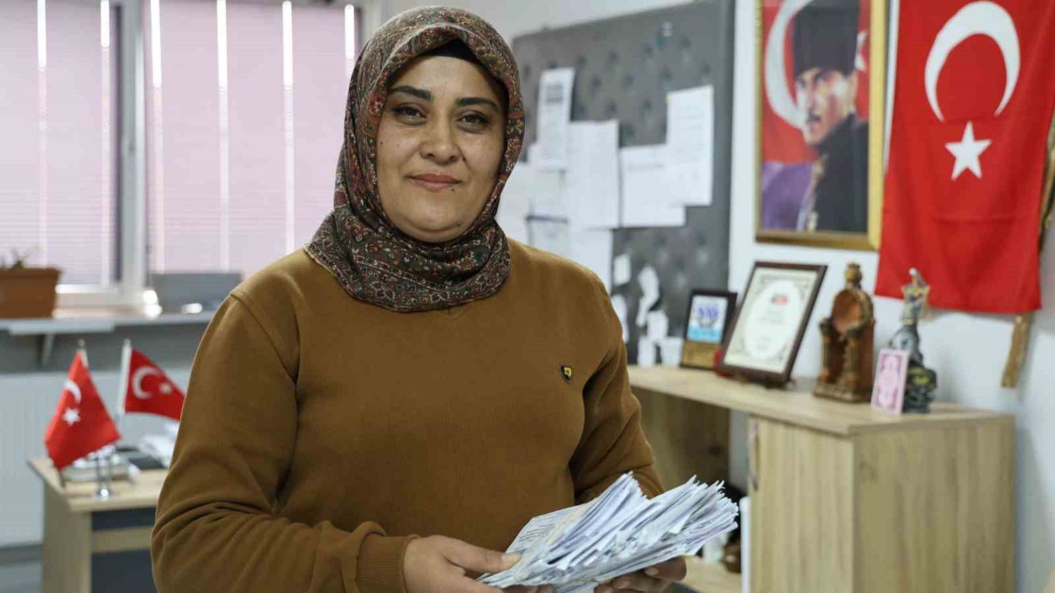 kirsehirin-en-buyuk-mahallesinin-tek-kadin-muhtari-gorevinde-2-yilini-tamamladi
