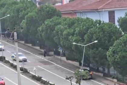 kontrolden-cikan-otomobil-takla-atti