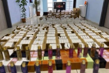 kutahyada-3-bin-755-sise-kacak-parfum-ele-gecirildi