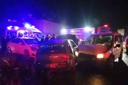 malatyada-uc-aracin-karistigi-kazada-2-kisi-yaralandi