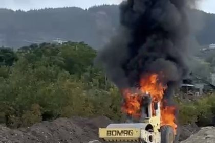 osmaniyede-santiyede-is-makinasinda-cikan-yangin-sonduruldu