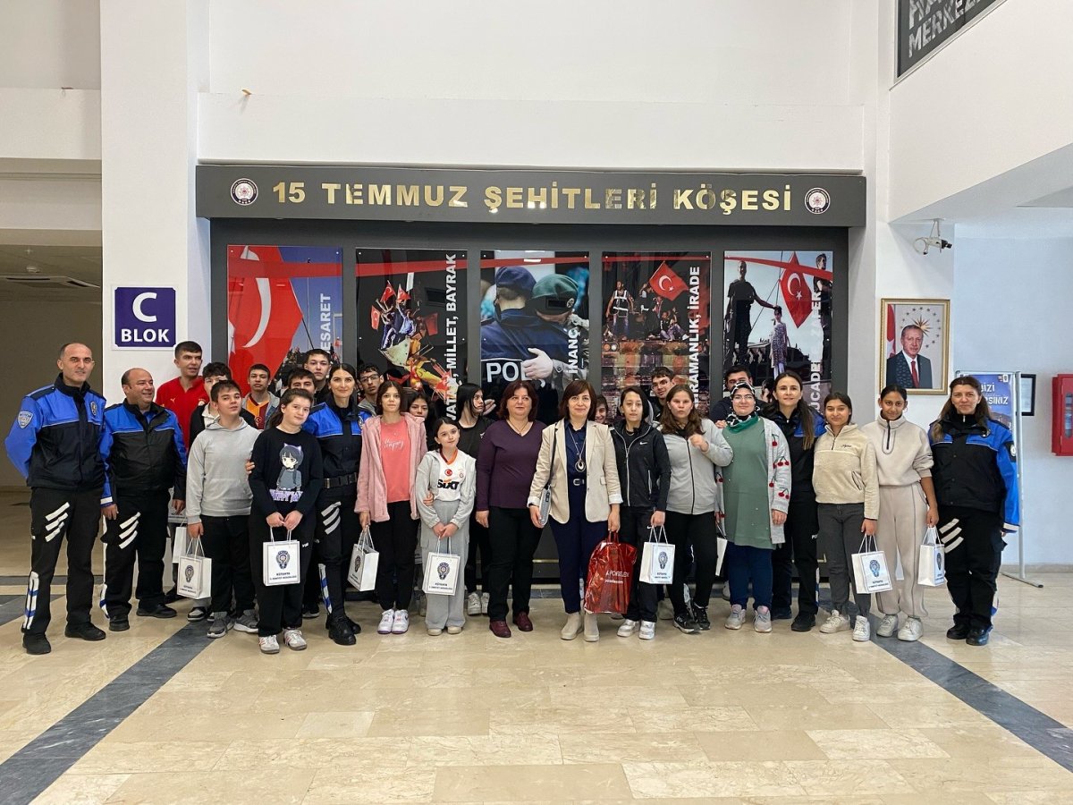 ozel-kalplerden-kutahya-il-emniyet-mudurlugune-anlamli-ziyaret