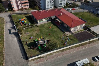 ozel-kresin-ogretmeni-cocuga-felaketi-yasatti-iddiaya-gore-ogretmen-cocugun-kolunu-isirdi