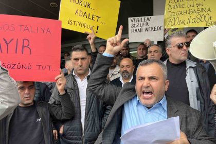 pazarci-esnafindan-karsiyaka-belediyesi-onunde-eylem