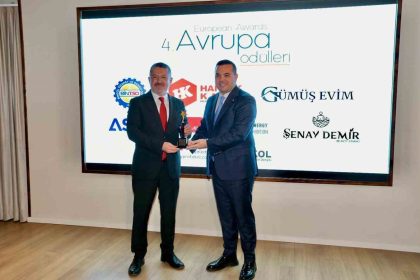 rektor-kirisik-sosyalfest-yilin-en-basarili-projesi-odulunu-aldi