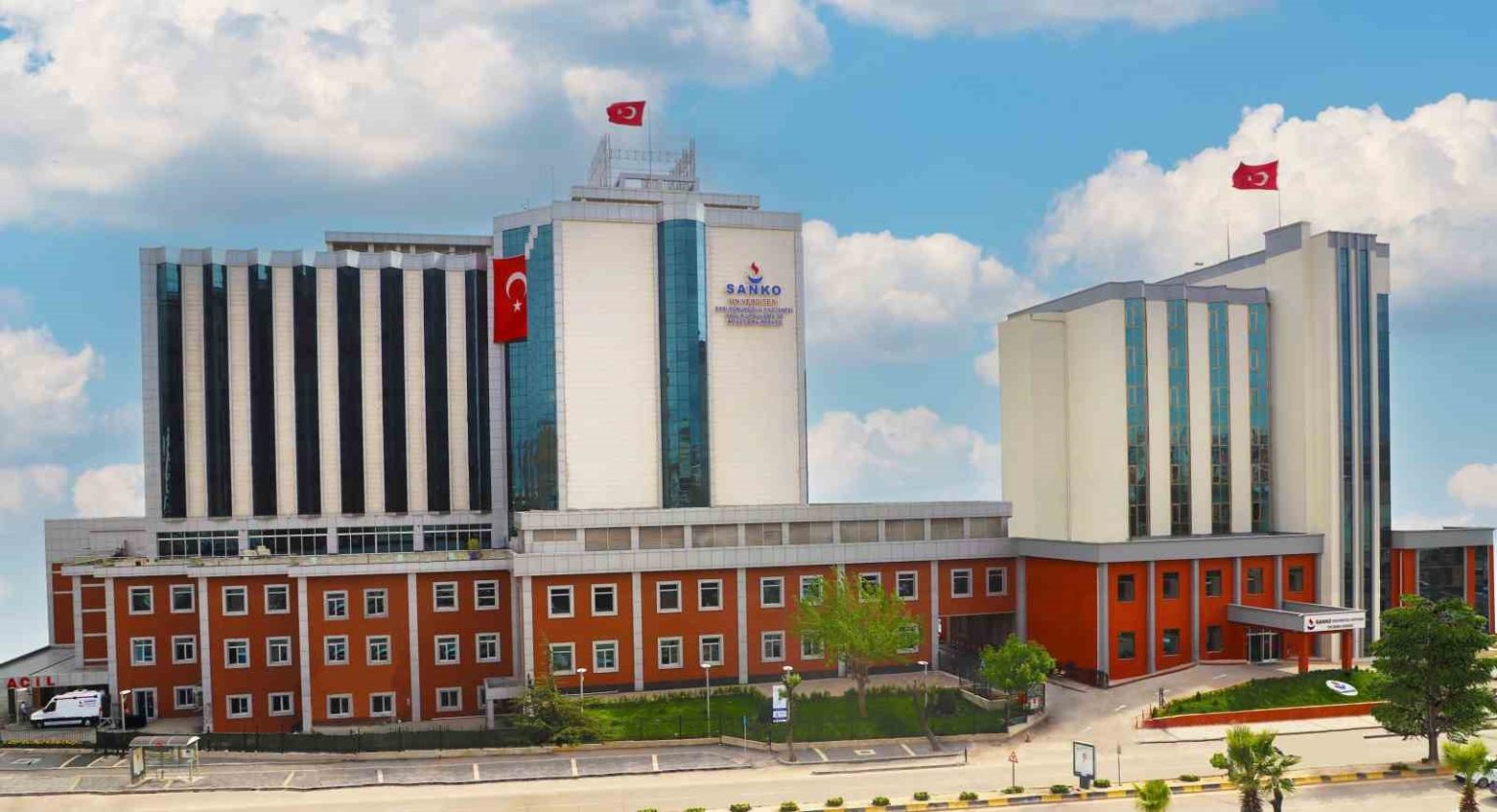 sanko-universitesi-hastanesinde-robotik-cerrahi-ile-diz-protez-ameliyatlari-basariyla-gerceklestiriliyor