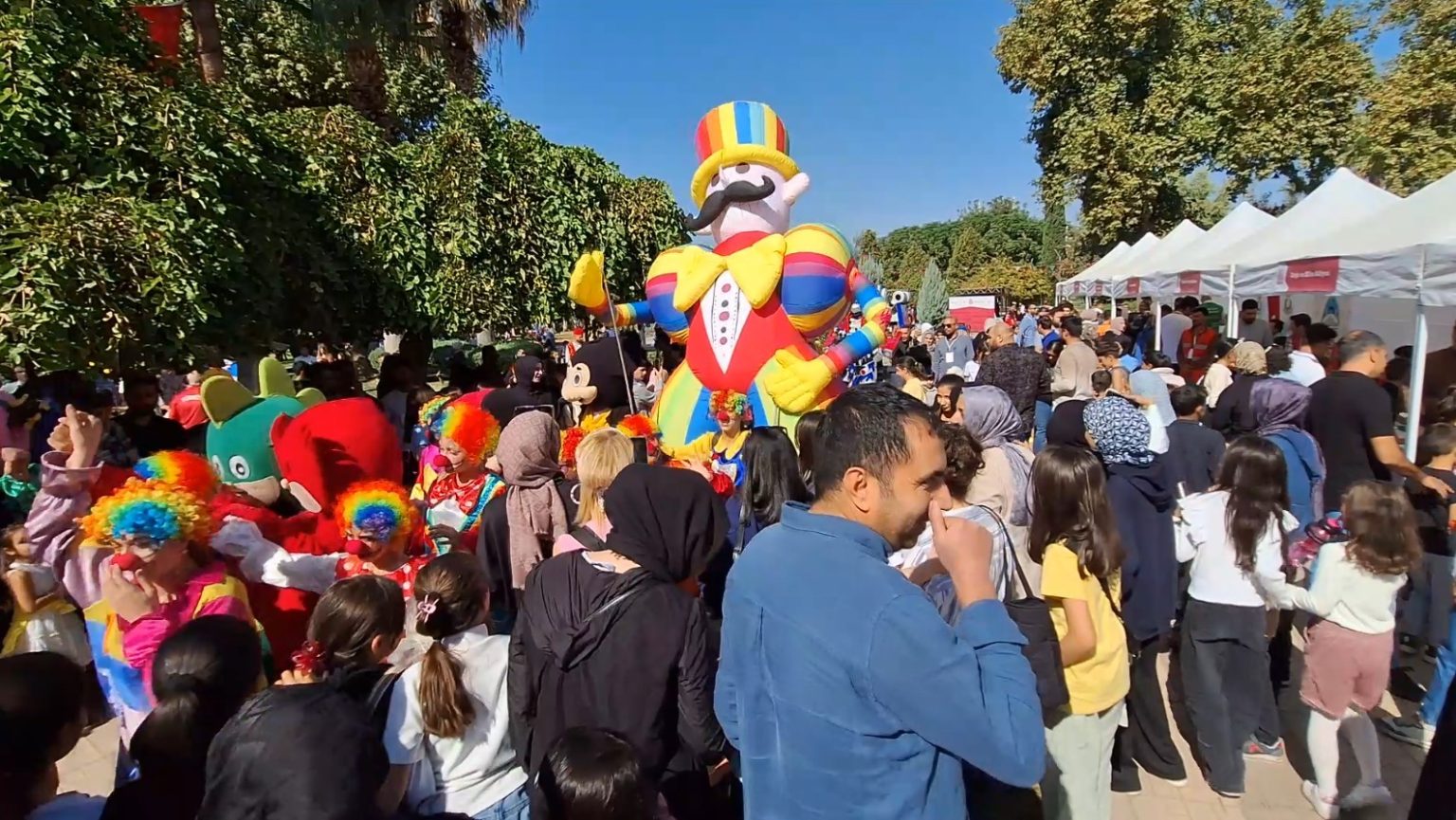 sanliurfada-cocuk-ve-genclik-bulusmasina-yogun-ilgi-100-bin-kisi-katildi