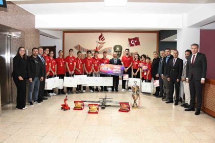 teknofest-sampiyonlarindan-il-milli-egitim-muduru-aydina-ziyaret