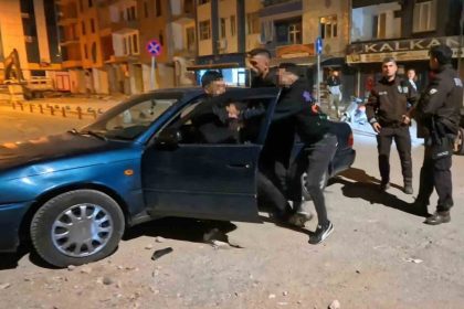 tukuruk-yuzunden-kavga-cikti-alkollu-sahsi-yakinlari-bile-sakinlestiremedi