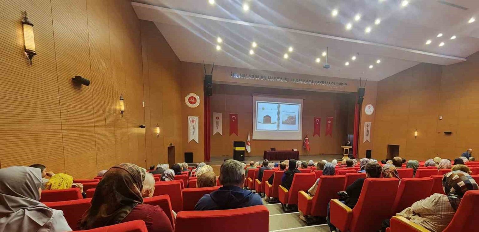 umreye-gidecek-olan-vatandaslara-yonelik-hazirlik-semineri-duzenlendi