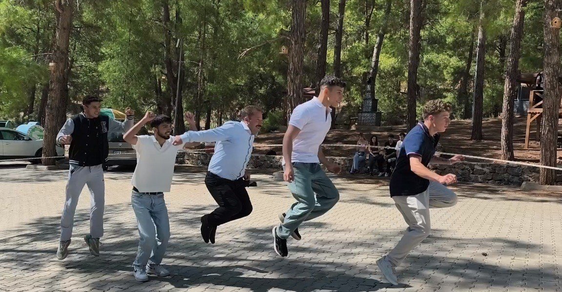 universiteli-gencler-anamur-muftulugu-etkinliginde-bulustu