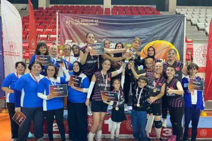 voleybolda-kadinlarda-erzincan-valiligi-erkeklerde-milli-egitim-mudurlugu-sampiyon-oldu