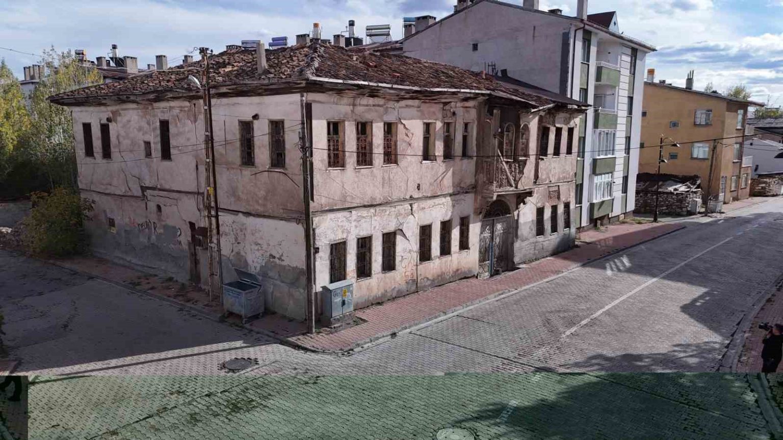 zamana-direnen-asirlik-konaklar-restore-edilerek-turizme-kazandirilmayi-bekliyor