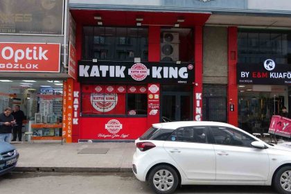 999-kisinin-zehirlendigi-doner-skandali-davasinda-karar-cikti-saniklar-tahliye-edildi