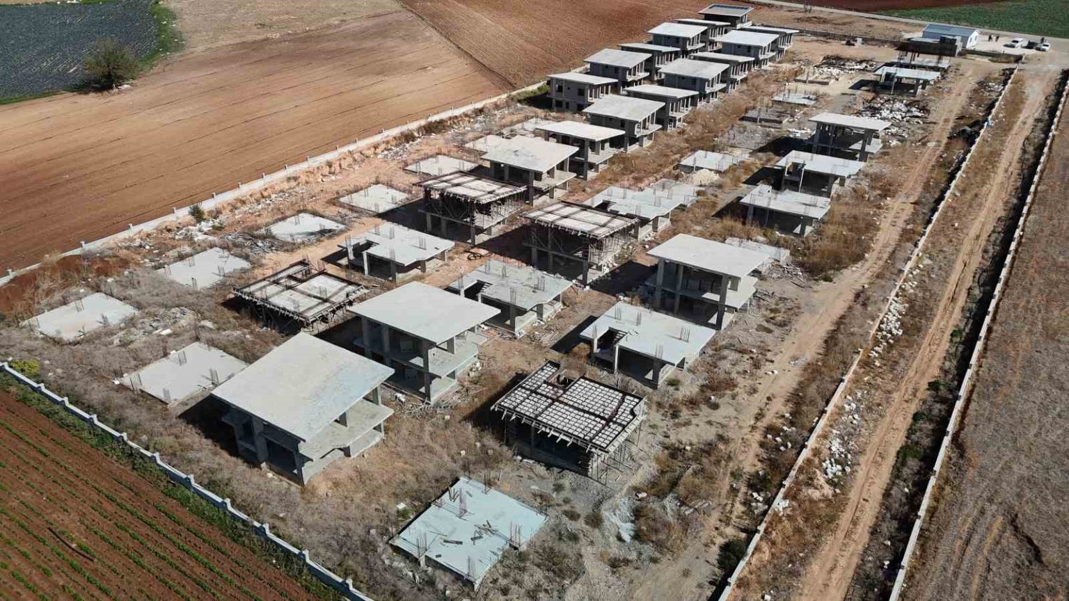 adanada-ev-hayali-kuran-vatandaslar-magdur-oldu