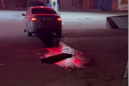 akaryakit-istasyonu-girisinde-ilginc-kaza-yerinden-cikan-mazgal-otomobilin-motor-kismina-carpti