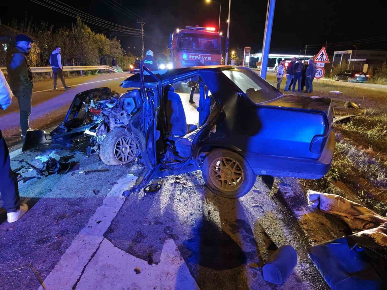 alacamda-otomobil-aydinlatma-diregine-carpti-1-yarali