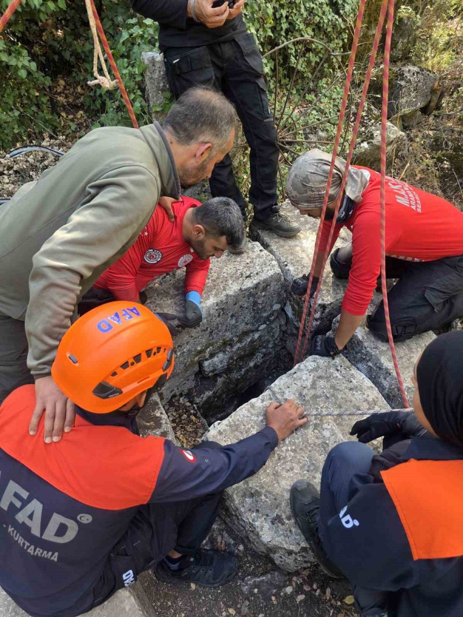 antalyada-su-kuyusu-ve-sarniclarda-cop-topladilar