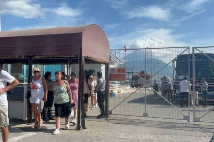 antalyaya-turist-akini-devam-ediyor-ingiliz-turistleri-tasiyan-luks-kruvaziyer-alanyaya-demirledi