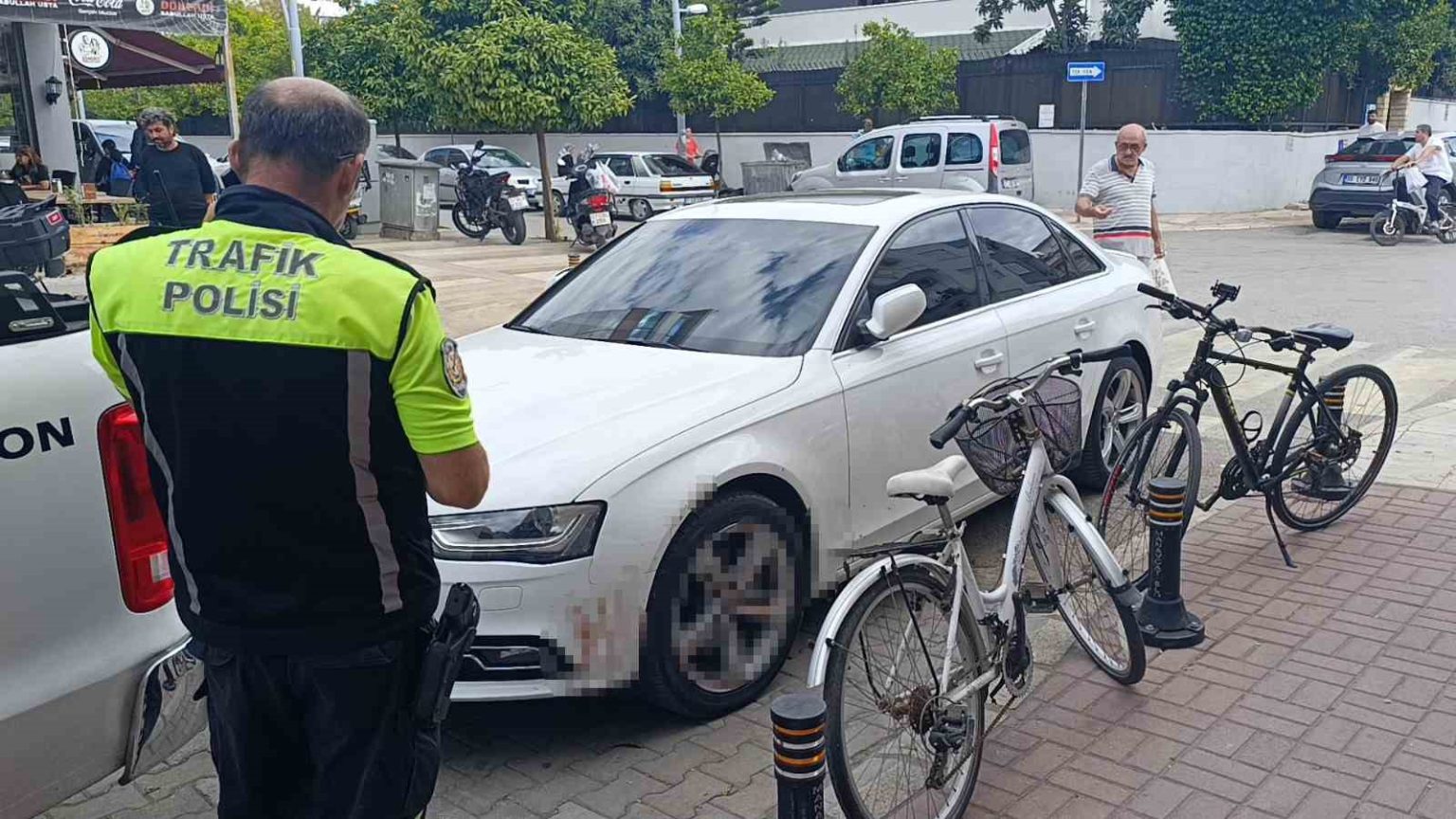 aracta-kan-var-ihbari-polisi-alarma-gecirdi-gercek-cok-farkli-cikti