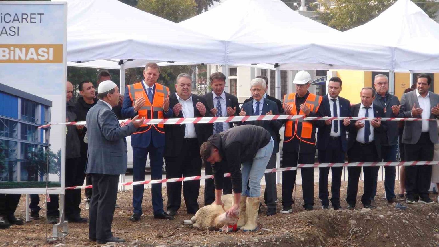 asirlik-borsa-yeni-yuzyilin-binasinin-temelini-dualarla-atti
