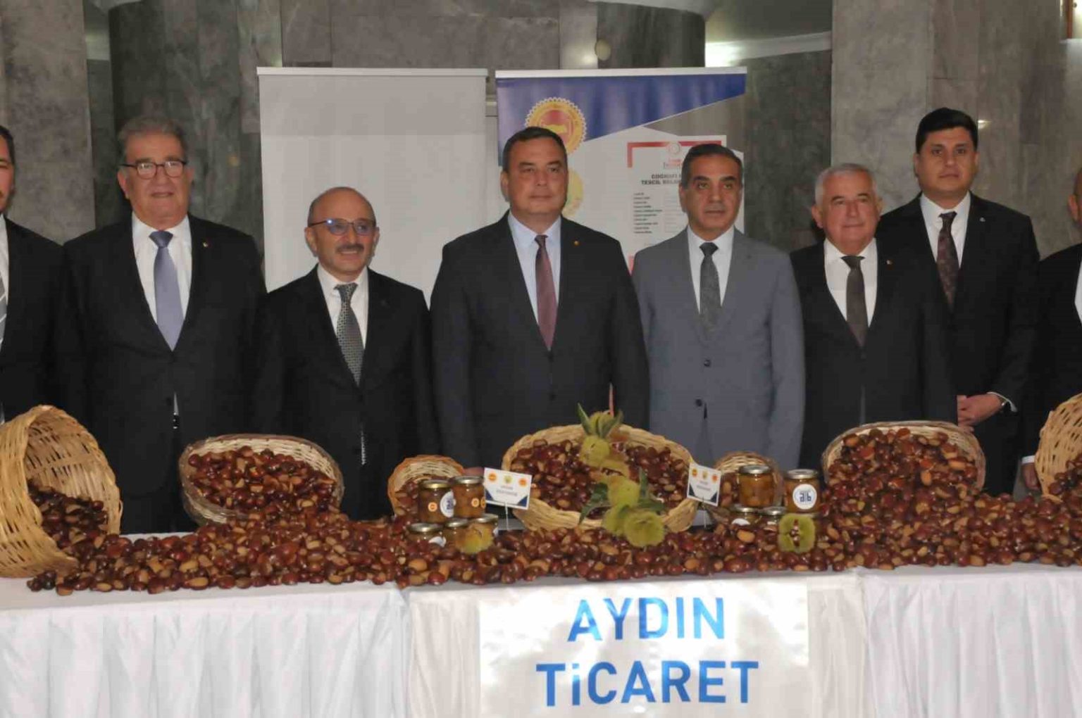 aydinda-sezonun-ilk-kestanesi-kilosu-550-tlden-alindi