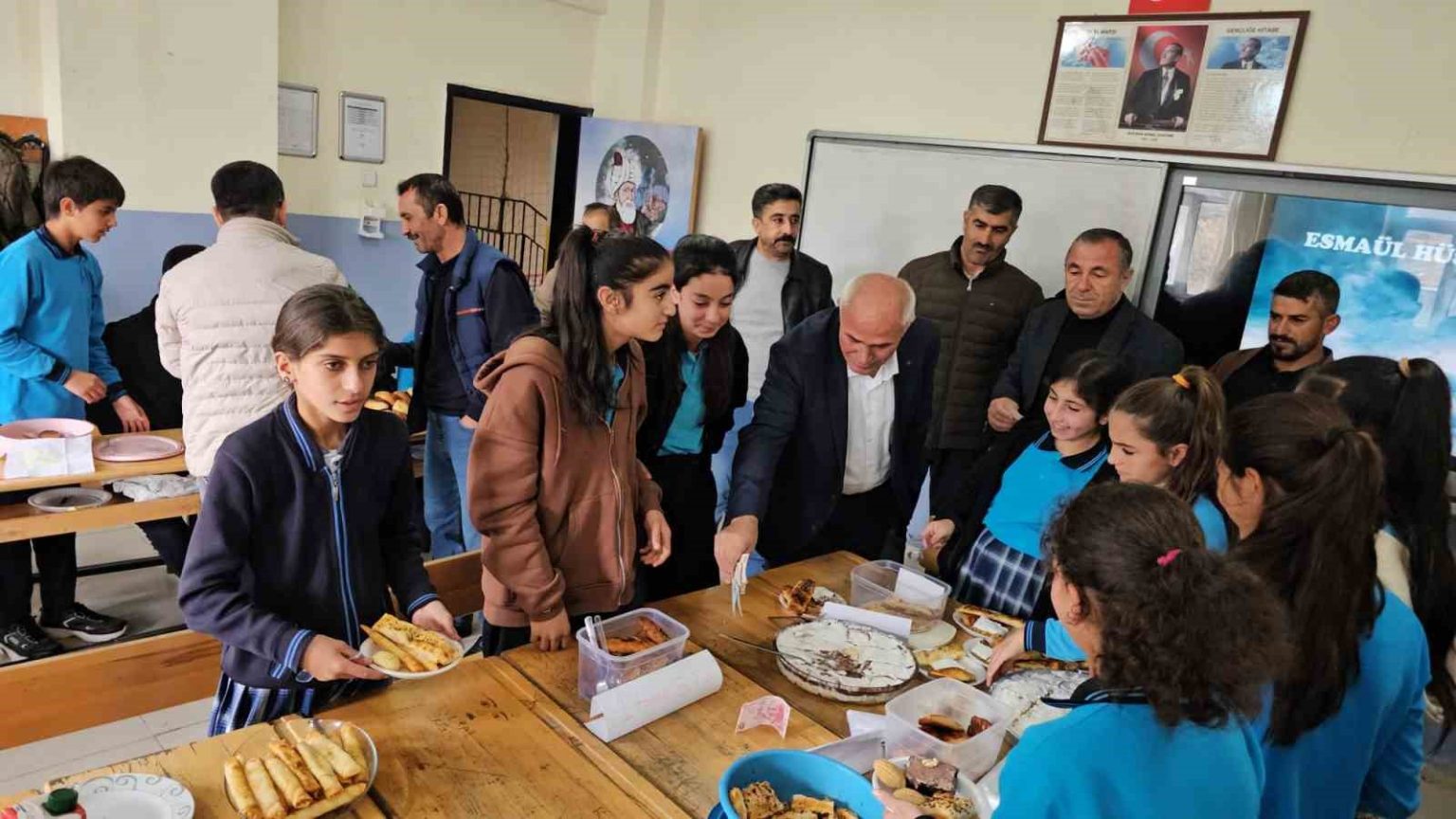 aydinlar-beldesi-ortaokulundan-gazze-icin-yardim-etkinligi