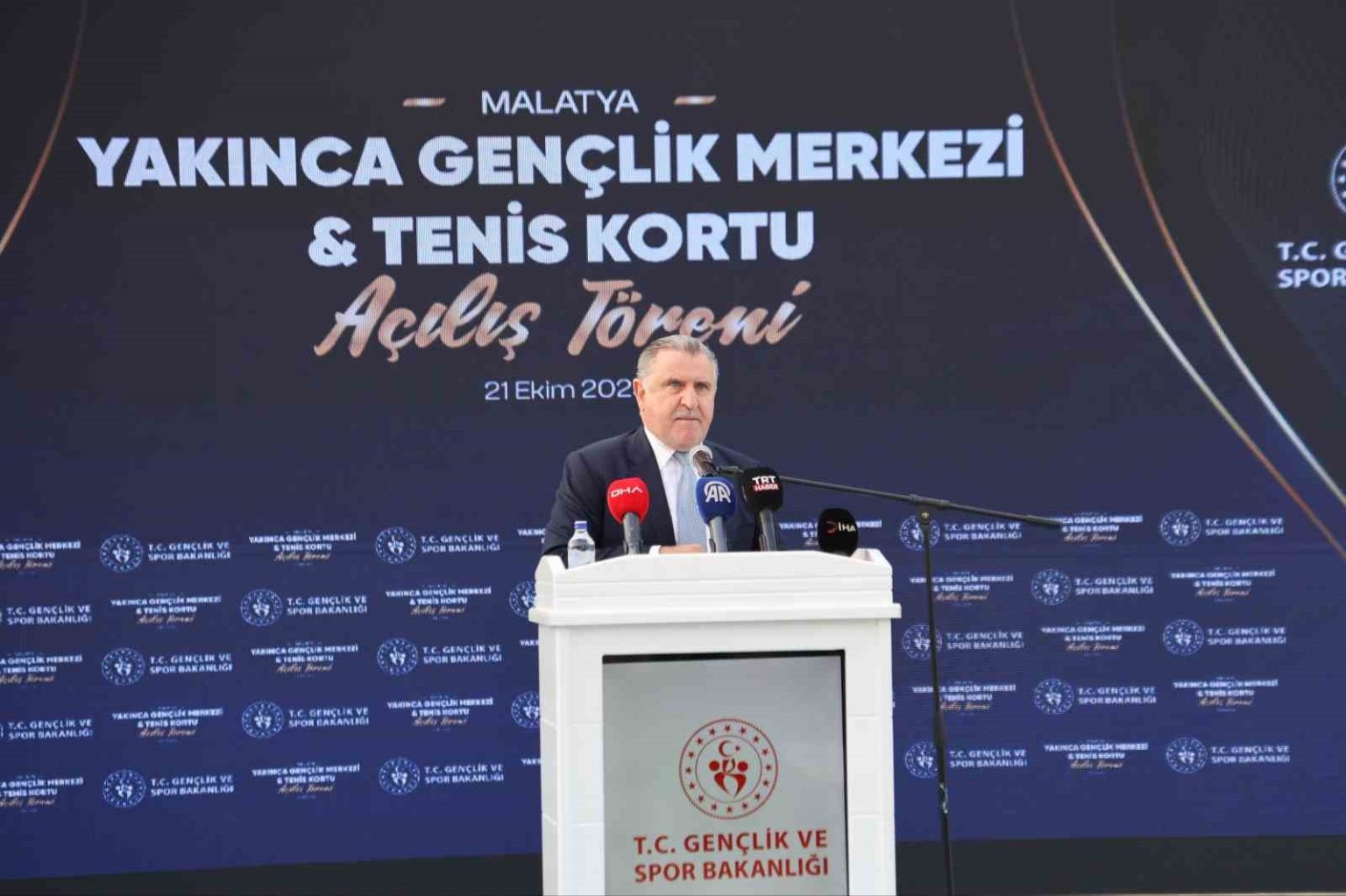 bakan-bak-gencler-icin-yatirimlarimiza-devam-edecegiz