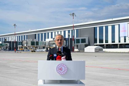 bakan-uraloglu-yeni-kulemiz-sadece-bir-hava-trafik-binasi-degil-ayni-zamanda-antalyanin-simgelerinden-biri-olacak